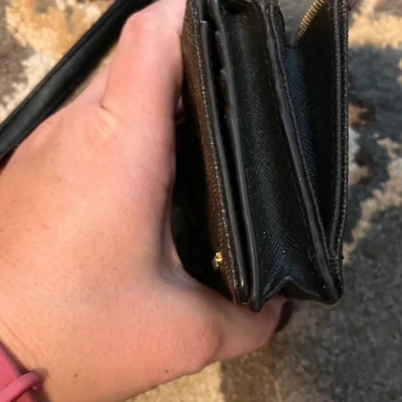 Michael Kors wallet - Picture 3 of 6